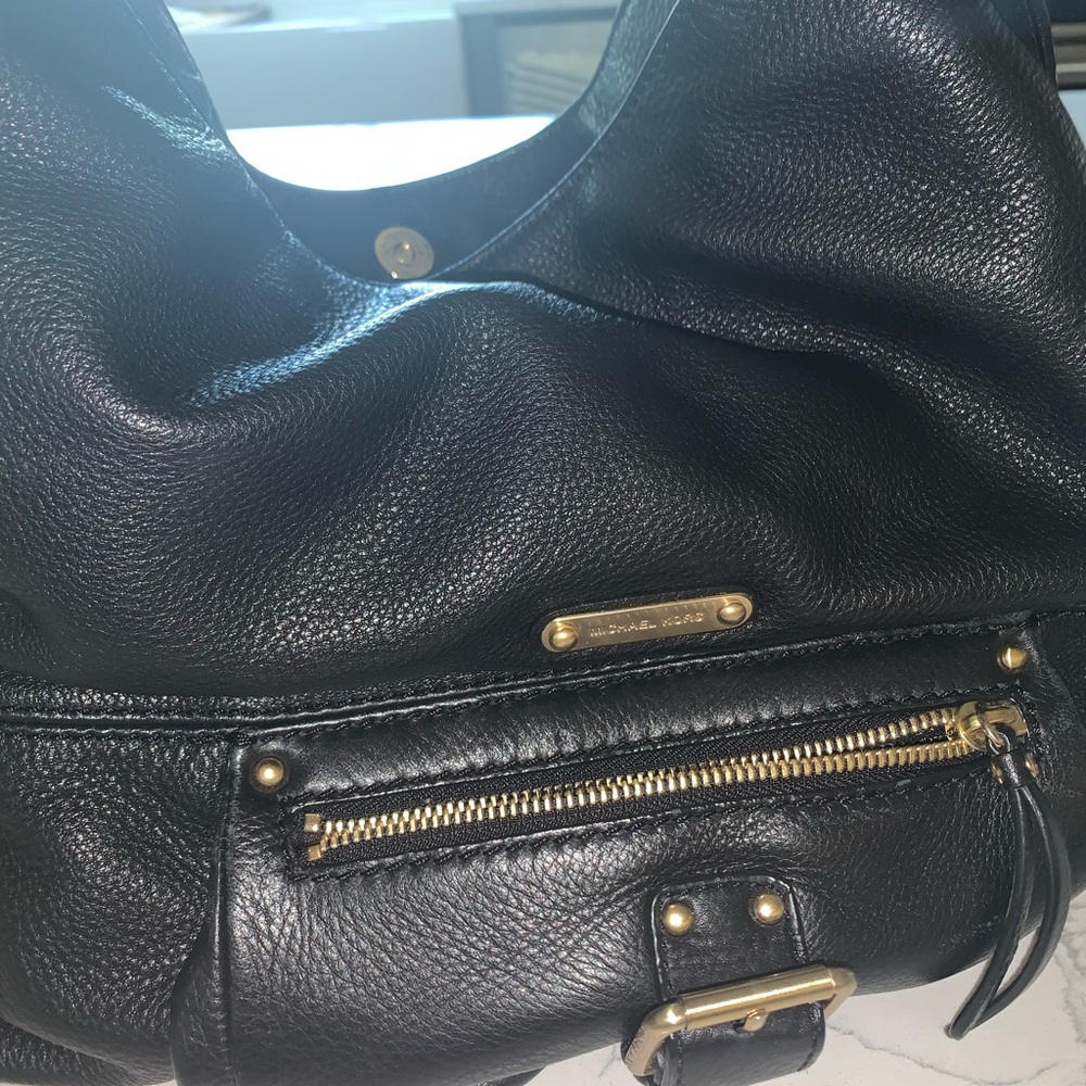 Used Michael Kors bucket shoulder bag